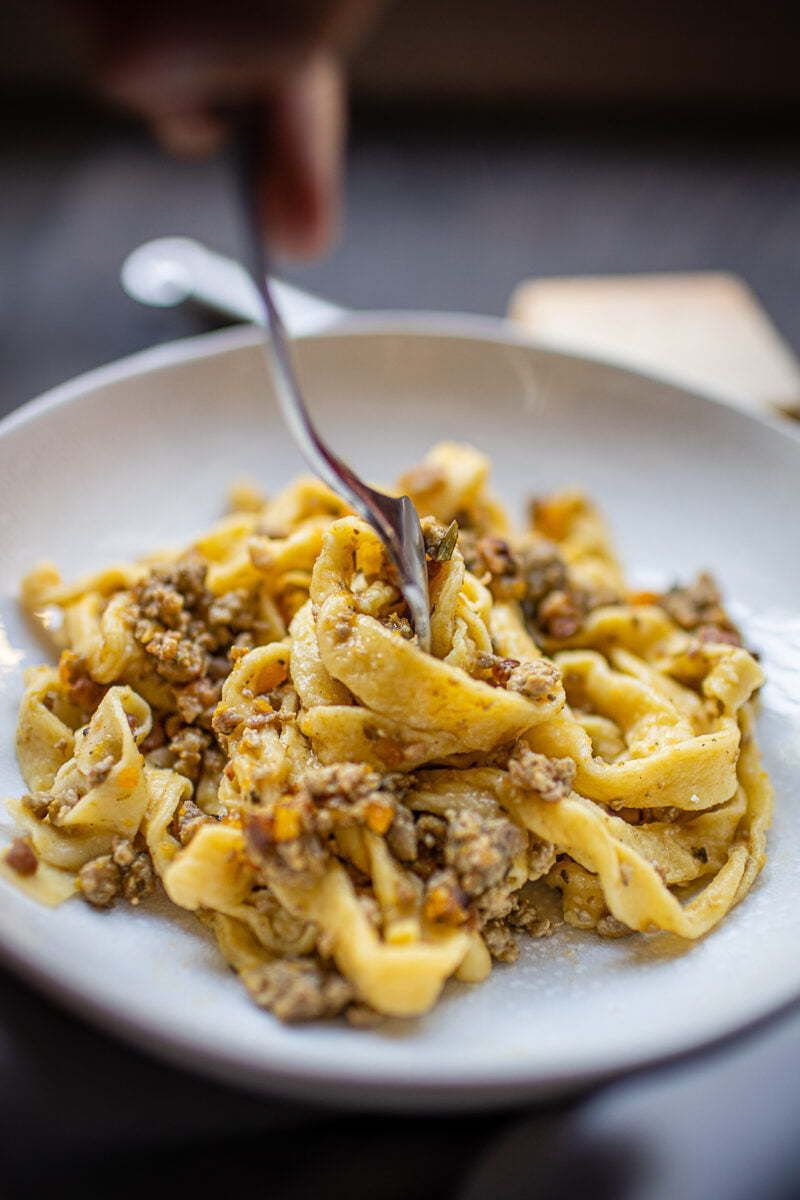 Tagliatelles fraîches ragu in bianco